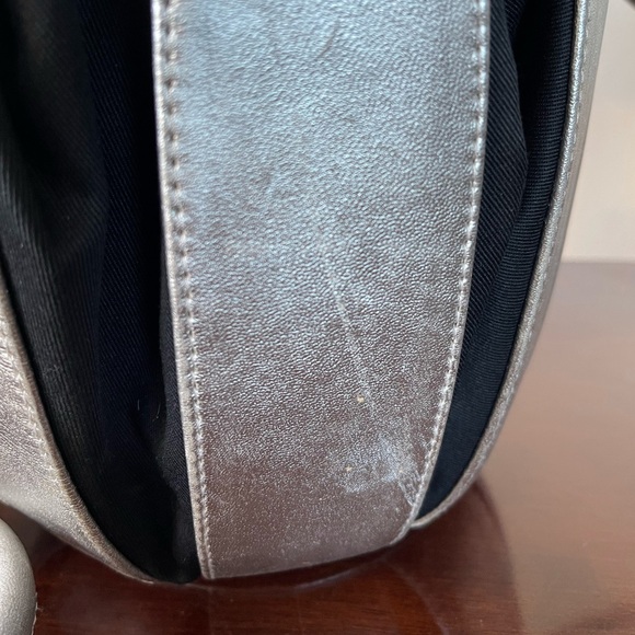 Two-tone silver/black structured leather handmade Tulip handbag - Picture 4 of 8